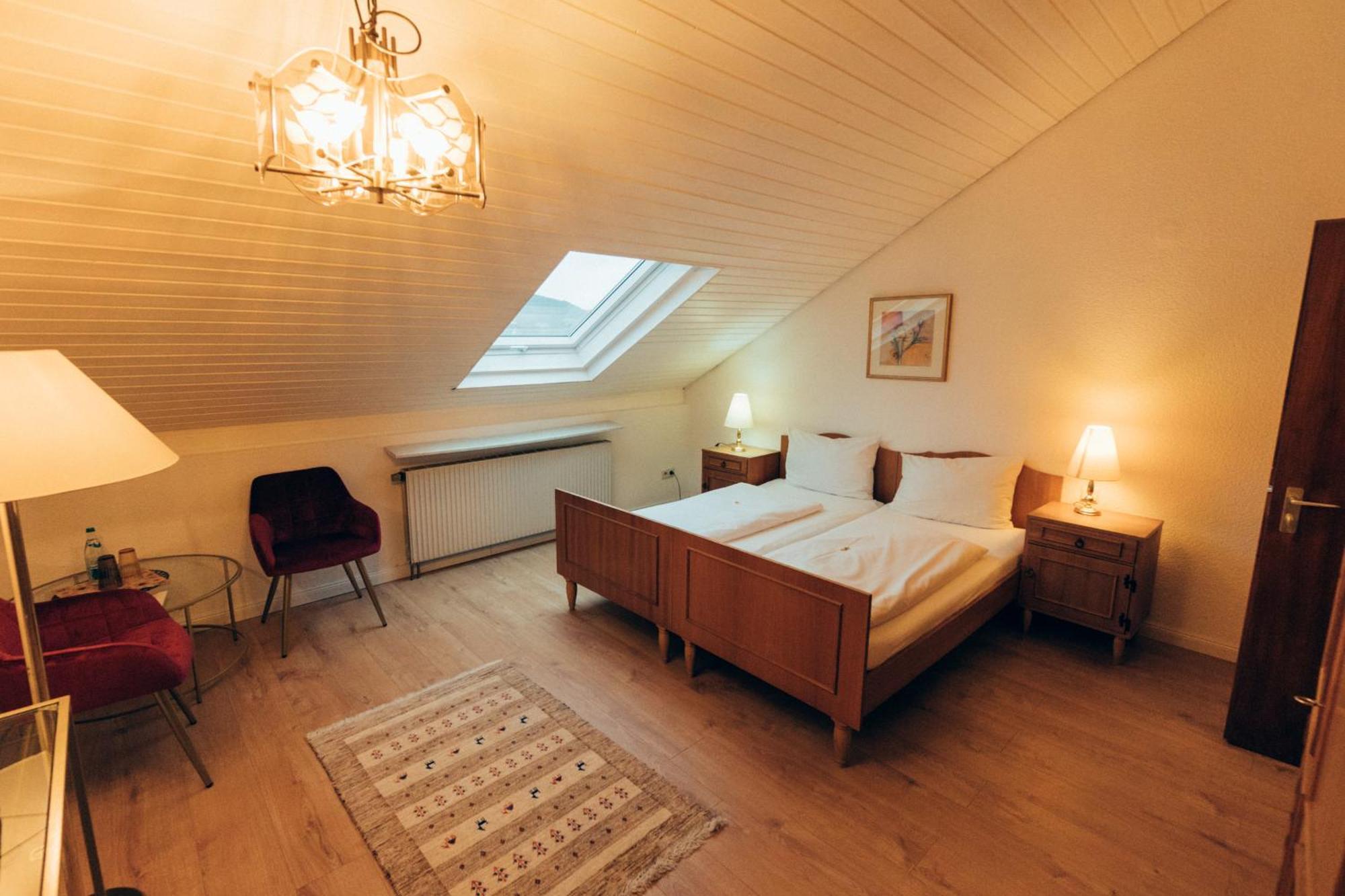 Gasthof Hotel Zur Post Egloffstein Buitenkant foto