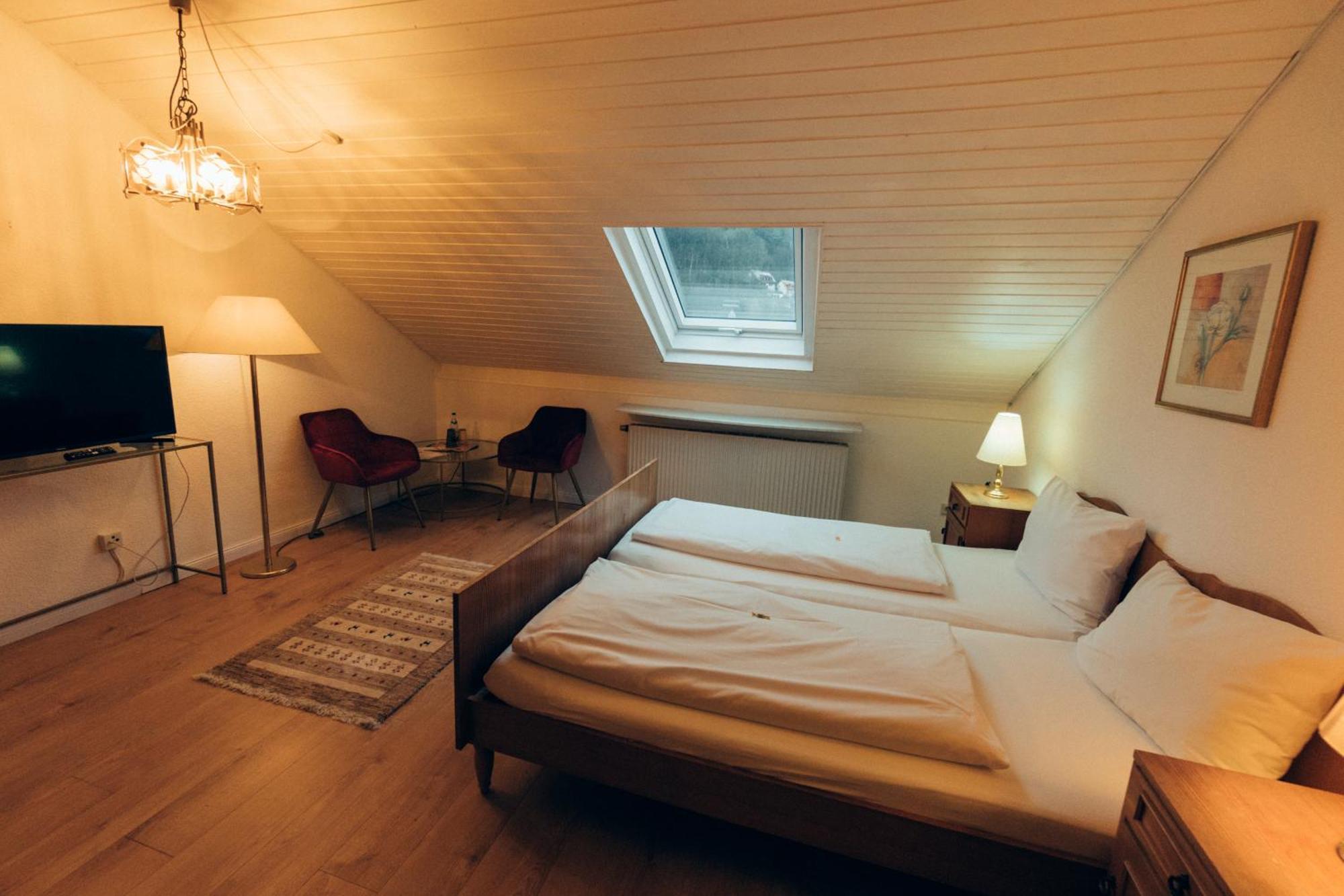 Gasthof Hotel Zur Post Egloffstein Buitenkant foto