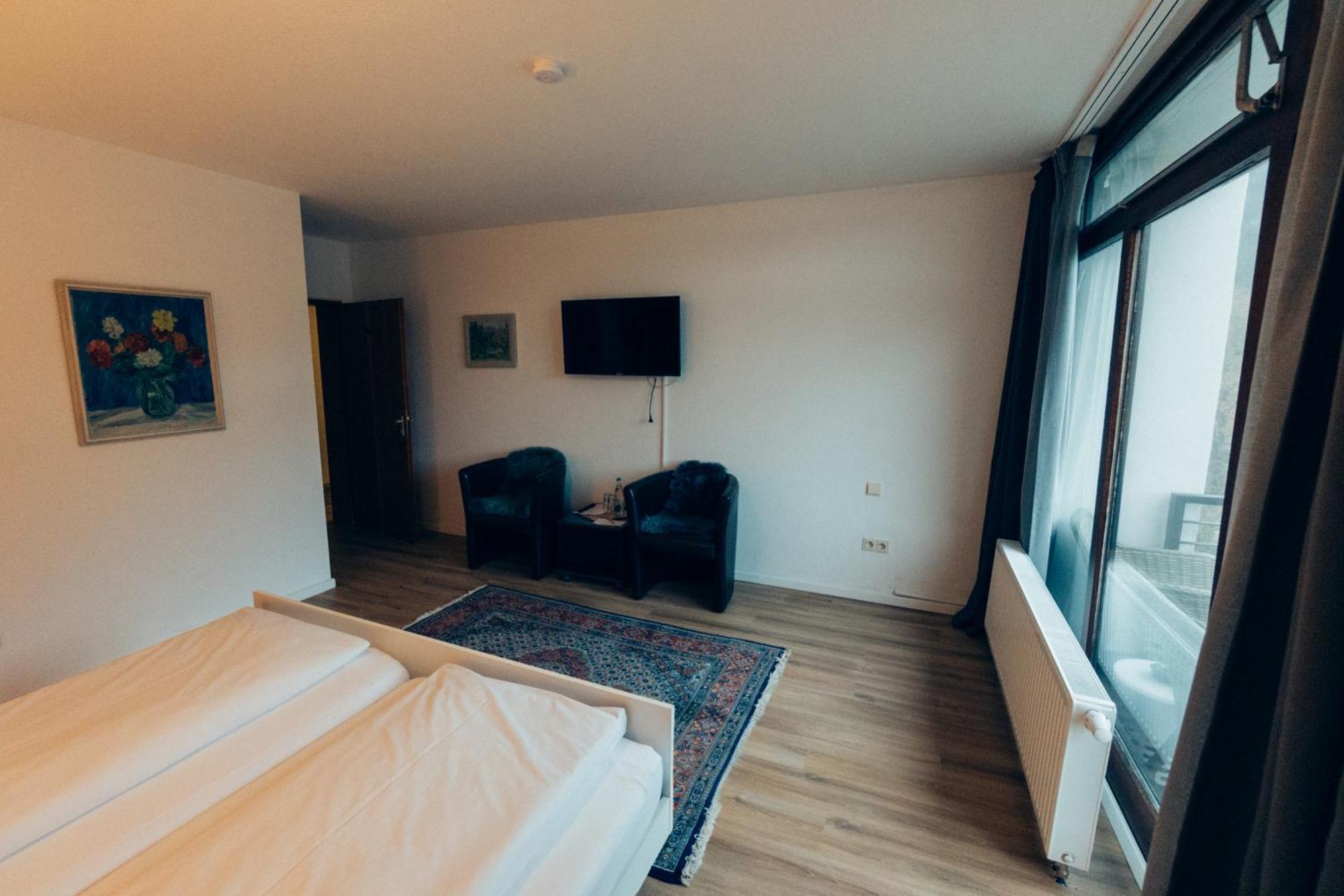 Gasthof Hotel Zur Post Egloffstein Buitenkant foto
