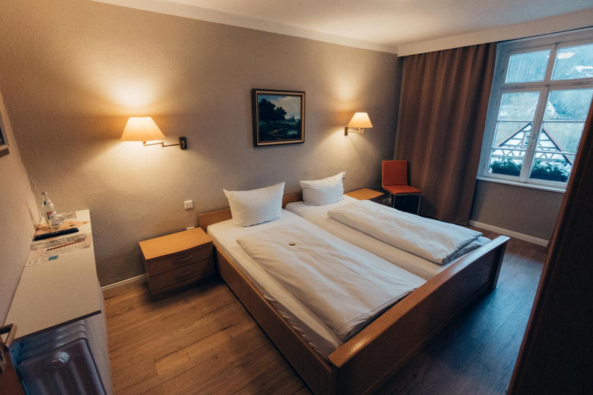Gasthof Hotel Zur Post Egloffstein Buitenkant foto